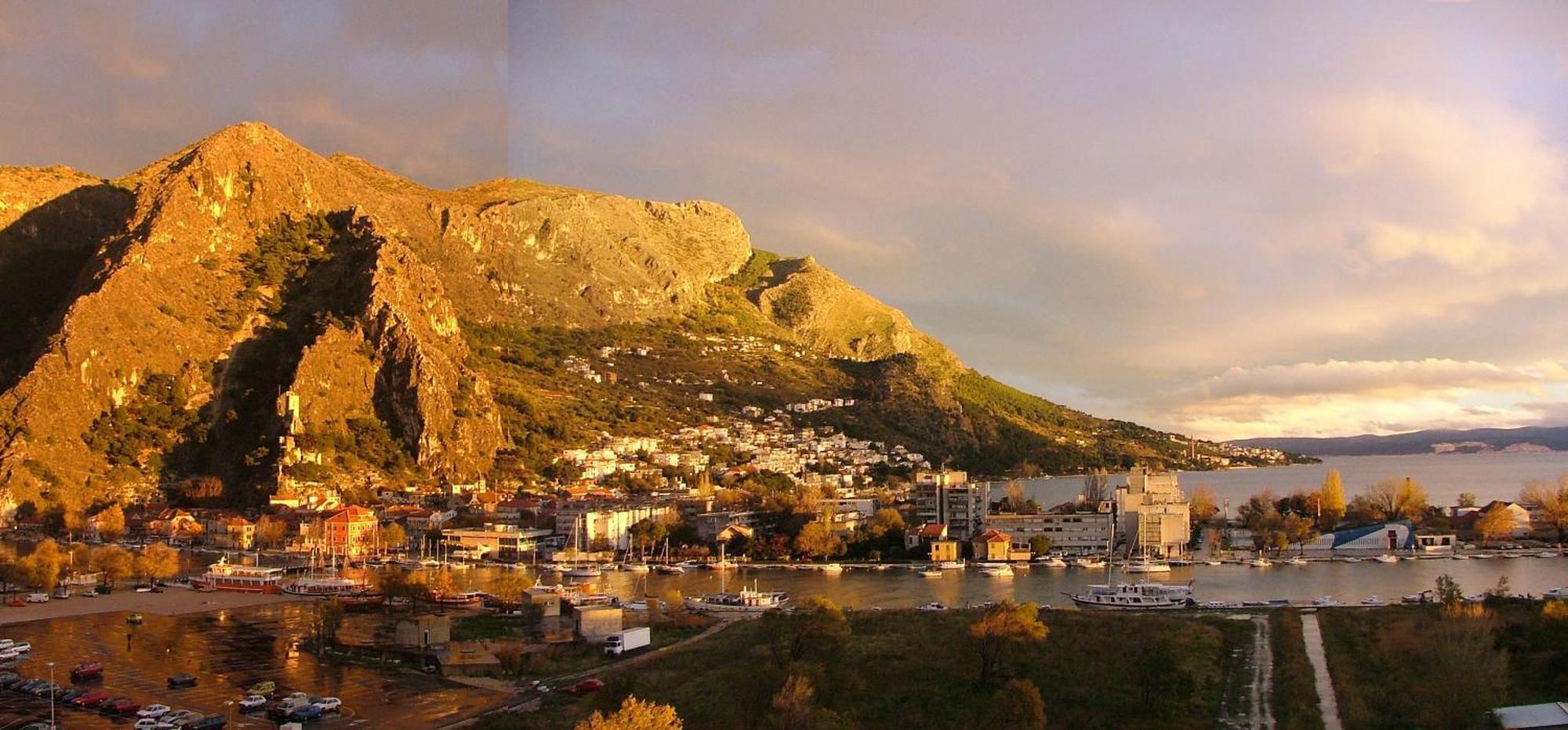 Luxury City Centre Apartment With Stunning View Omiš Exteriér fotografie